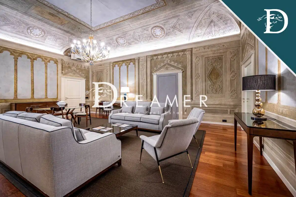Prestigious Apartment in Historical Building, Central Florence-0_253243