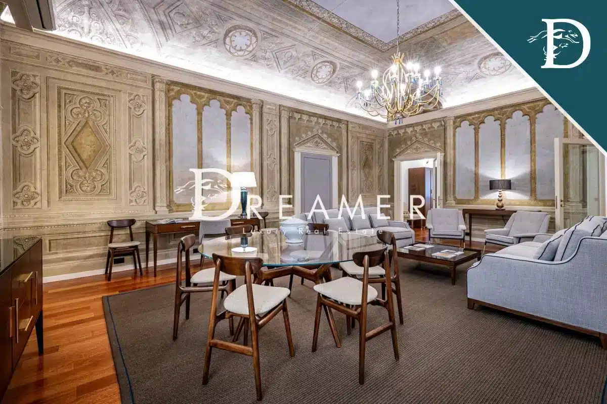 Prestigious Apartment in Historical Building, Central Florence-2_253245