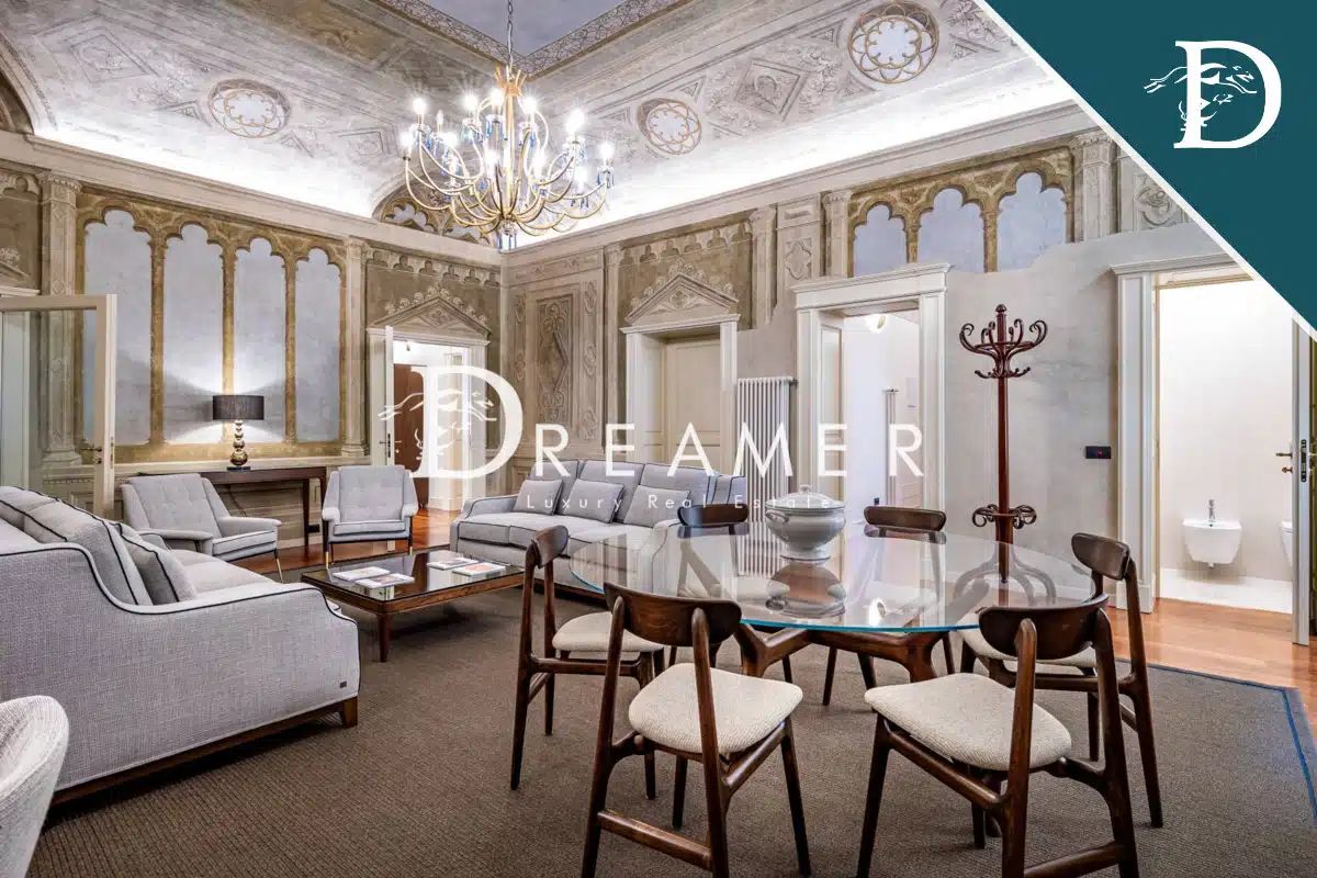 Prestigious Apartment in Historical Building, Central Florence-3_253246