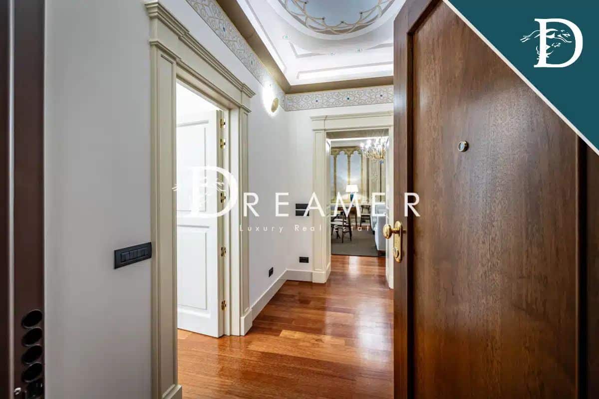 Prestigious Apartment in Historical Building, Central Florence-10_253253