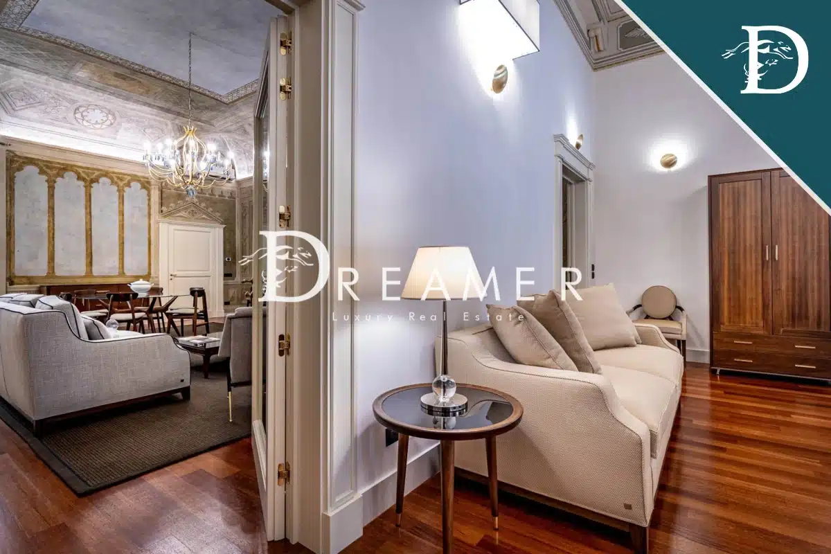 Prestigious Apartment in Historical Building, Central Florence-11_253254