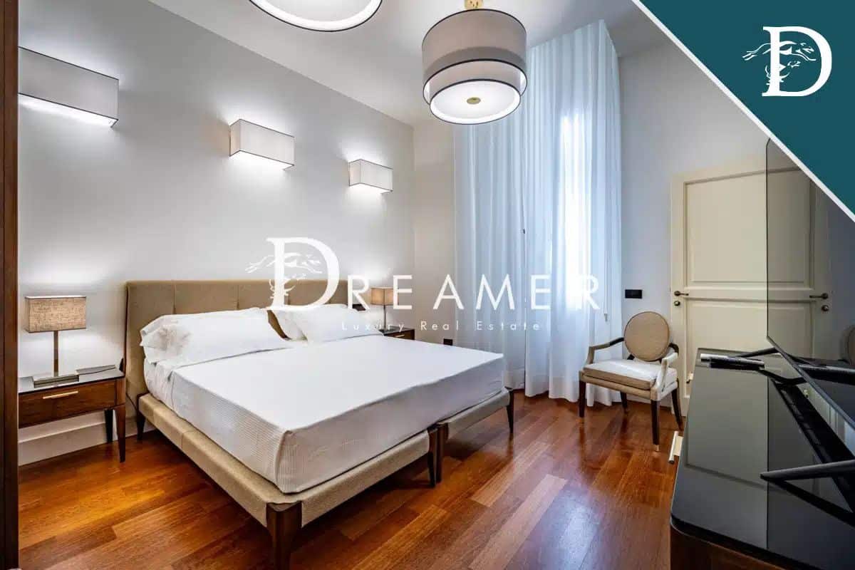 Prestigious Apartment in Historical Building, Central Florence-12_253255