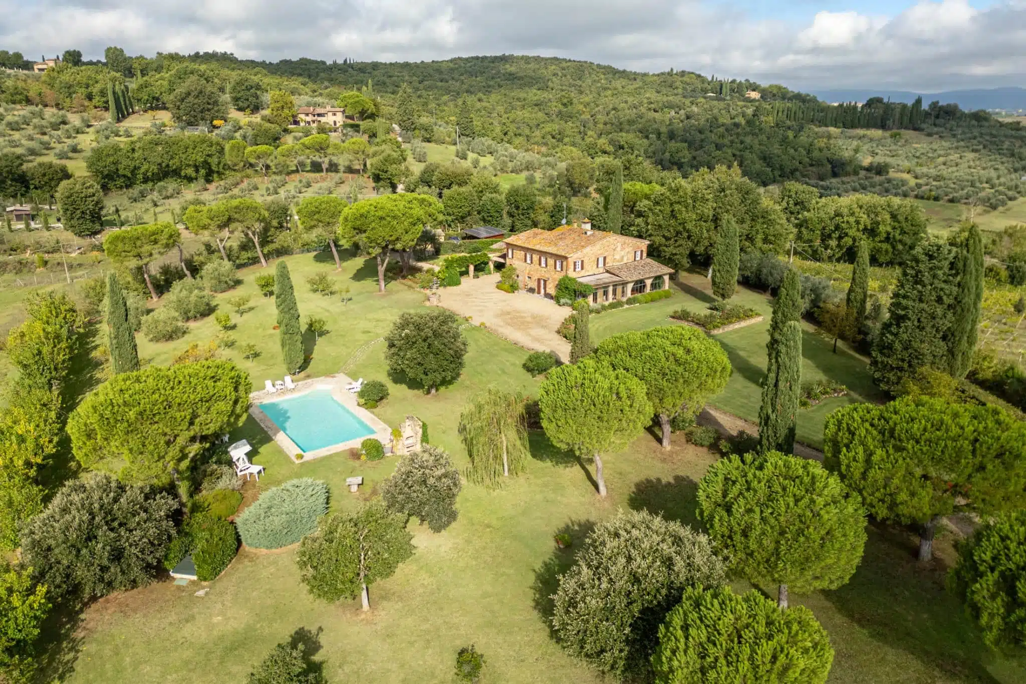 Splendid Farmhouse with Pool in Arezzo-47_384095