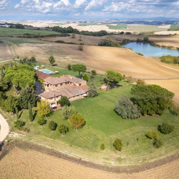 Stunning Estate with Pool in Siena-42_379427