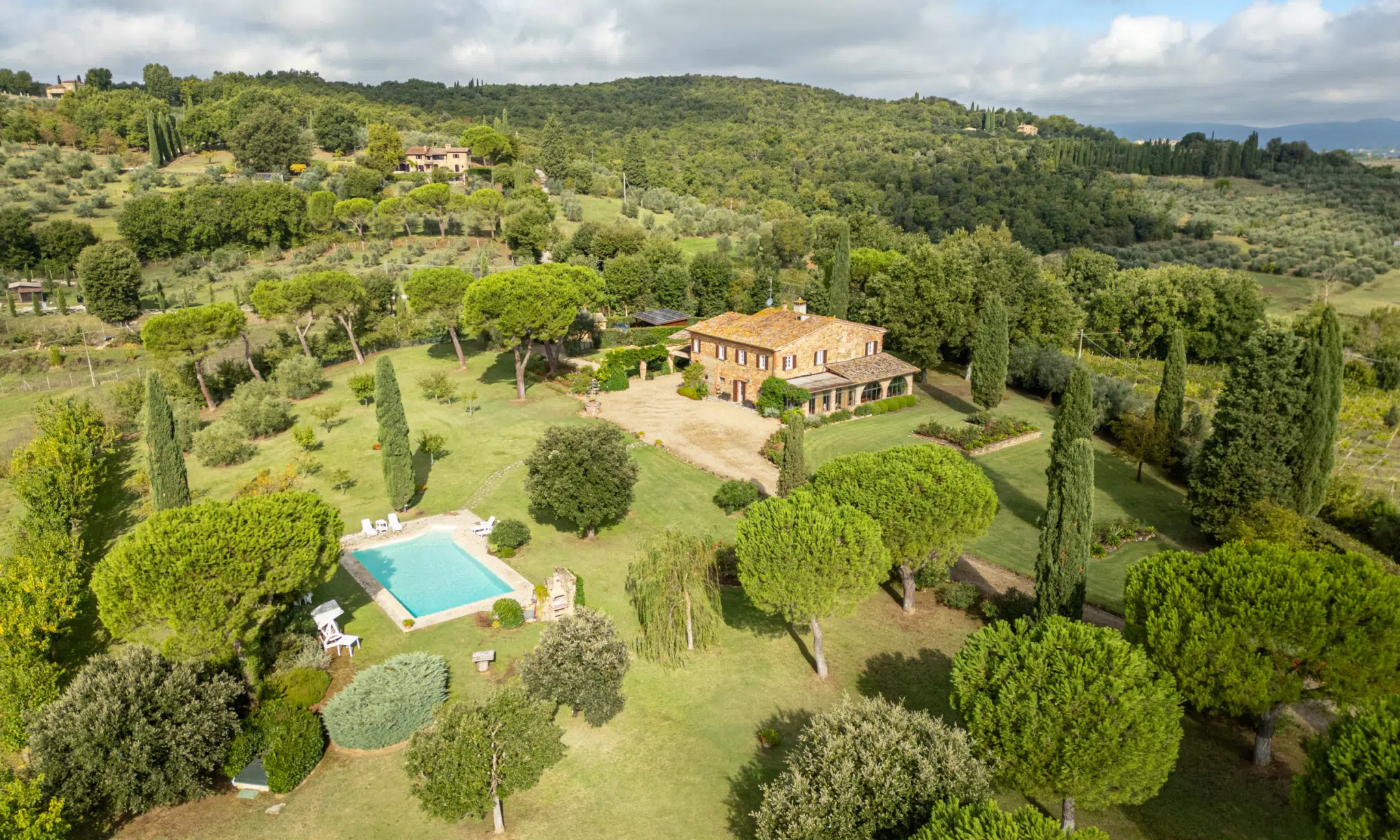 Lombardia - Oltrepò Pavese - Casa indipendente con antichi fabbricati in  pietra | Realpoint Property, image size:2048x1229