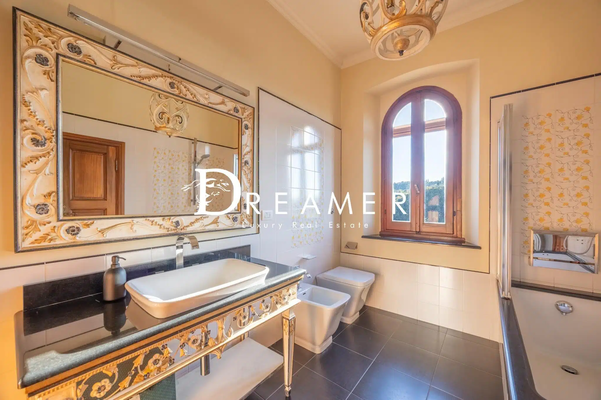 Prestigious Portion of a Villa in Florence-25_401530