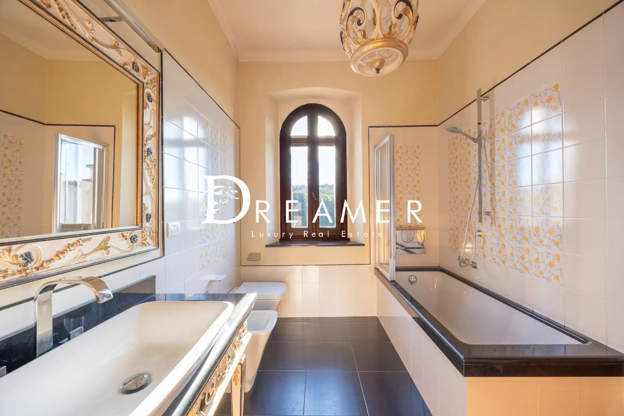 Prestigious Portion of a Villa in Florence-26_401532