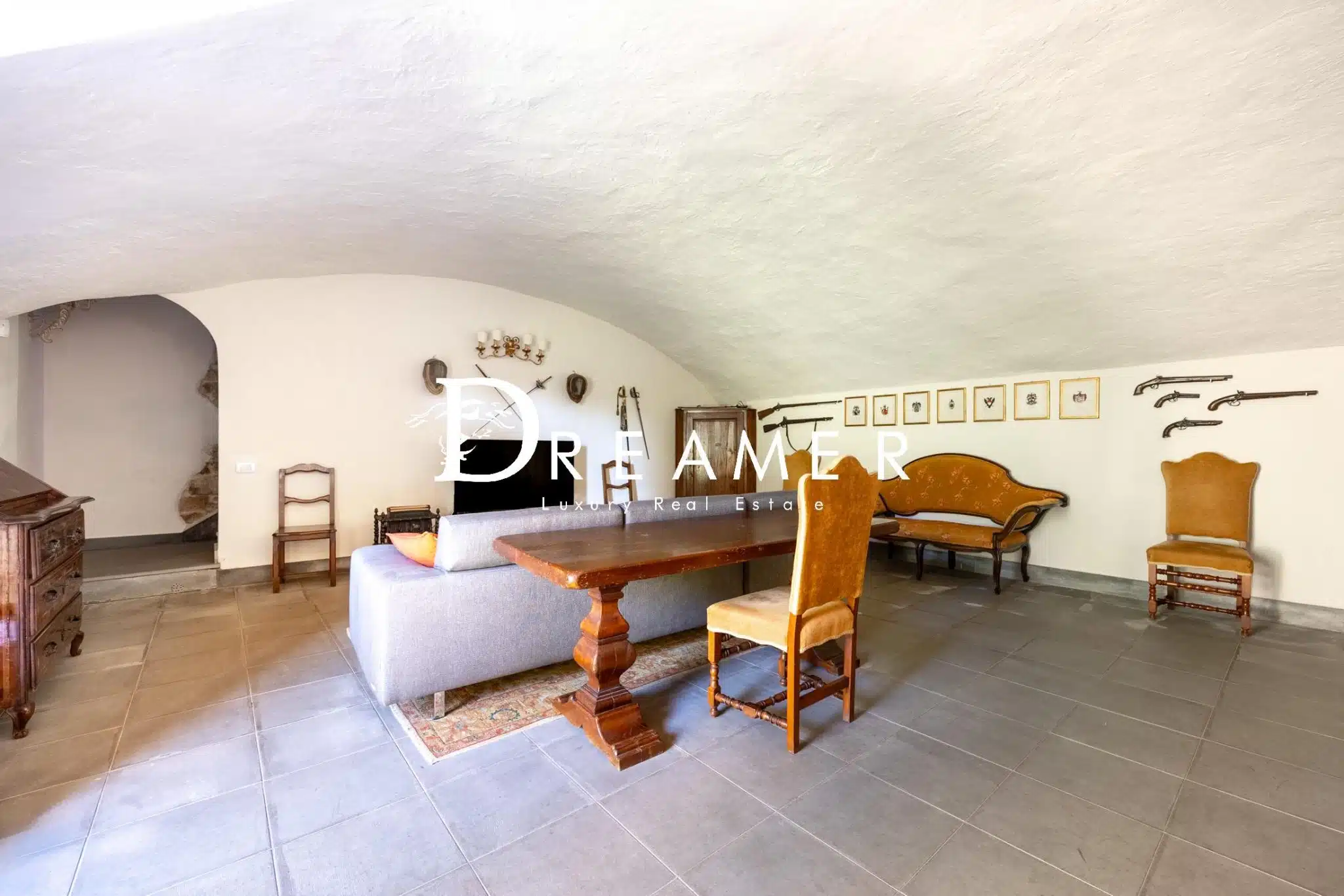 Prestigious Portion of a Villa in Florence-31_401508