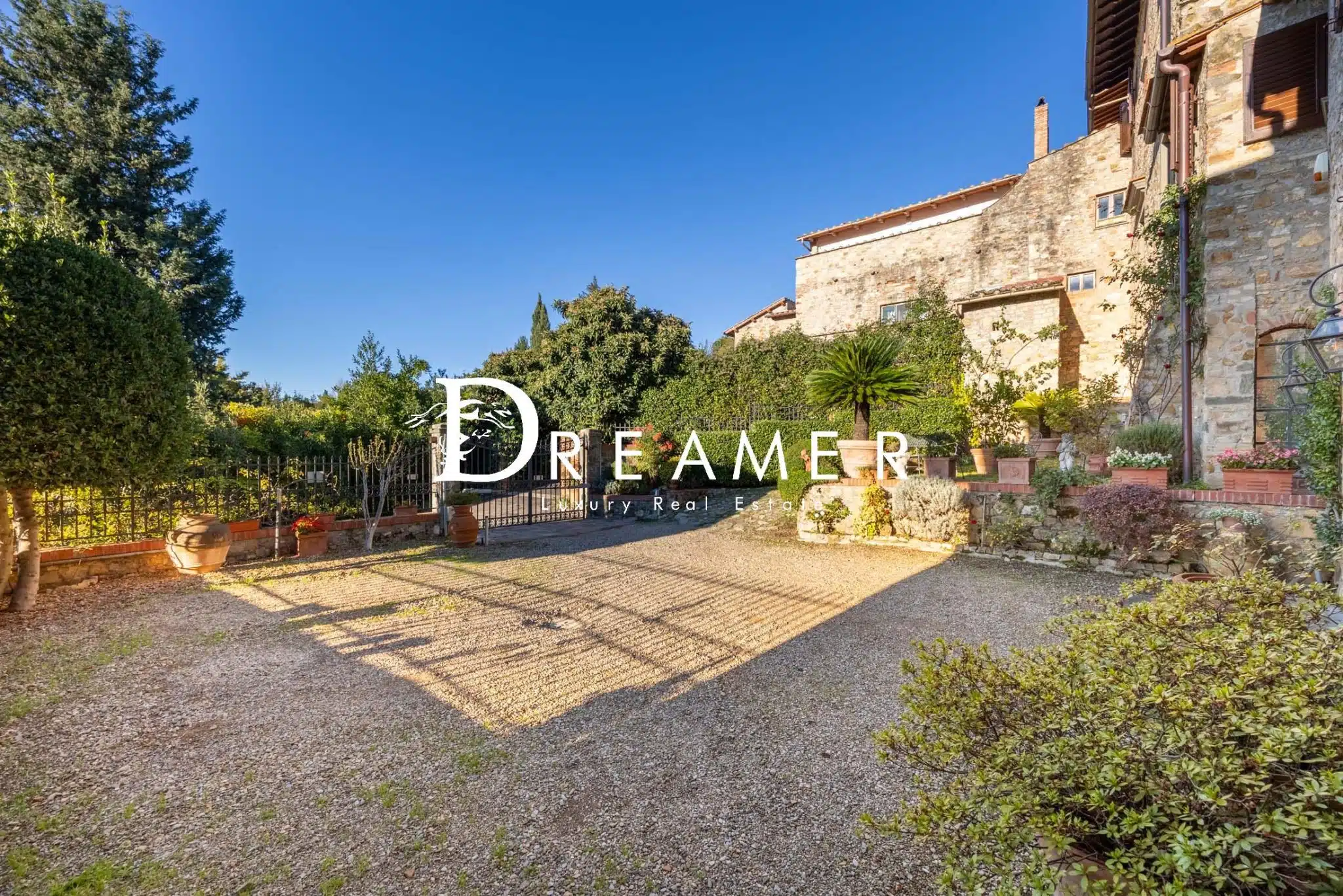 Prestigious Portion of a Villa in Florence-37_401550