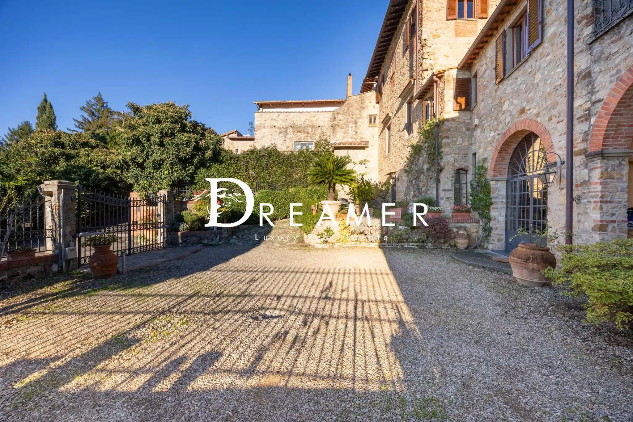 Prestigious Portion of a Villa in Florence-38_401548
