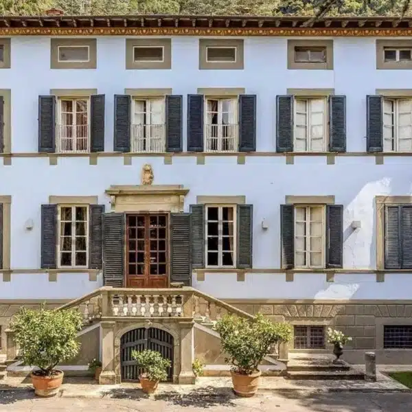 Prestigious Historic Villa with Pool in Camaiore-0_405231