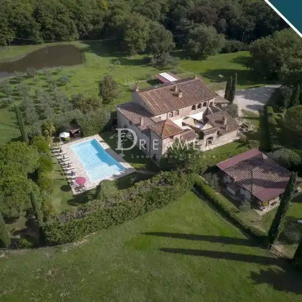 Historic Farmhouse with a Pool in Chianti-1_278277