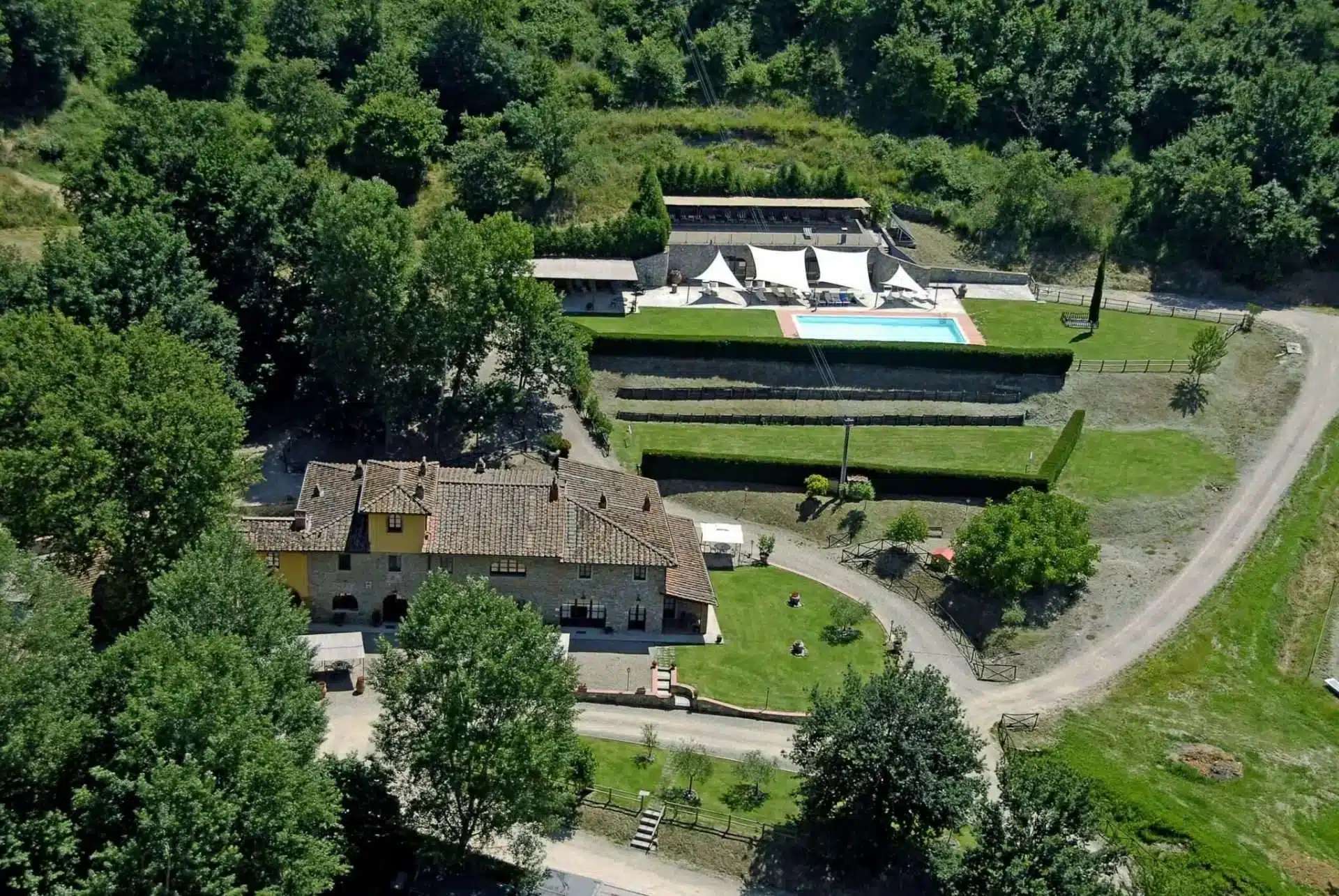 Wonderful Villa with Pool and Vineyard in the Chianti Hills-0_266258