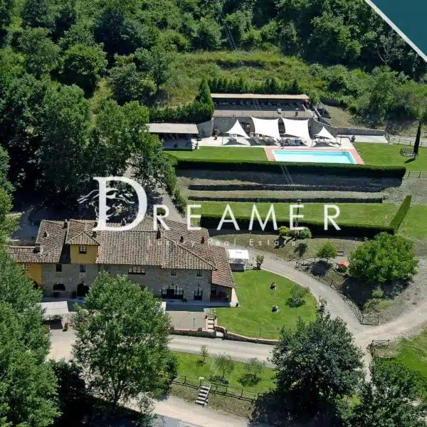 Wonderful Villa with Pool and Vineyard in the Chianti Hills-1_266259