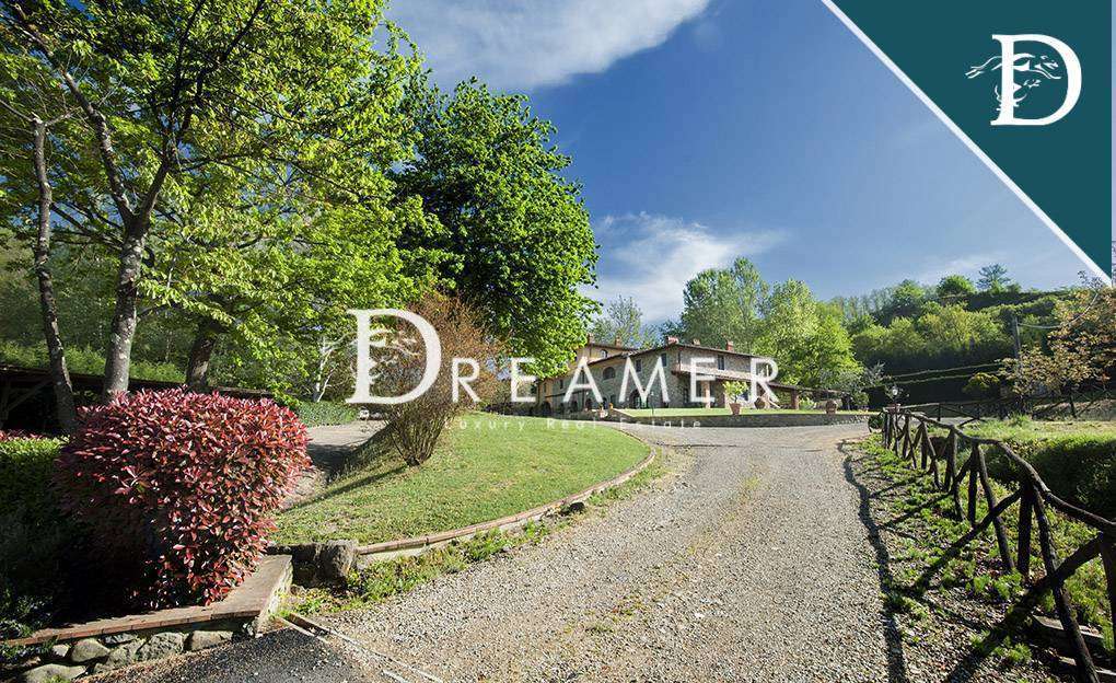 Wonderful Villa with Pool and Vineyard in the Chianti Hills-5_266263