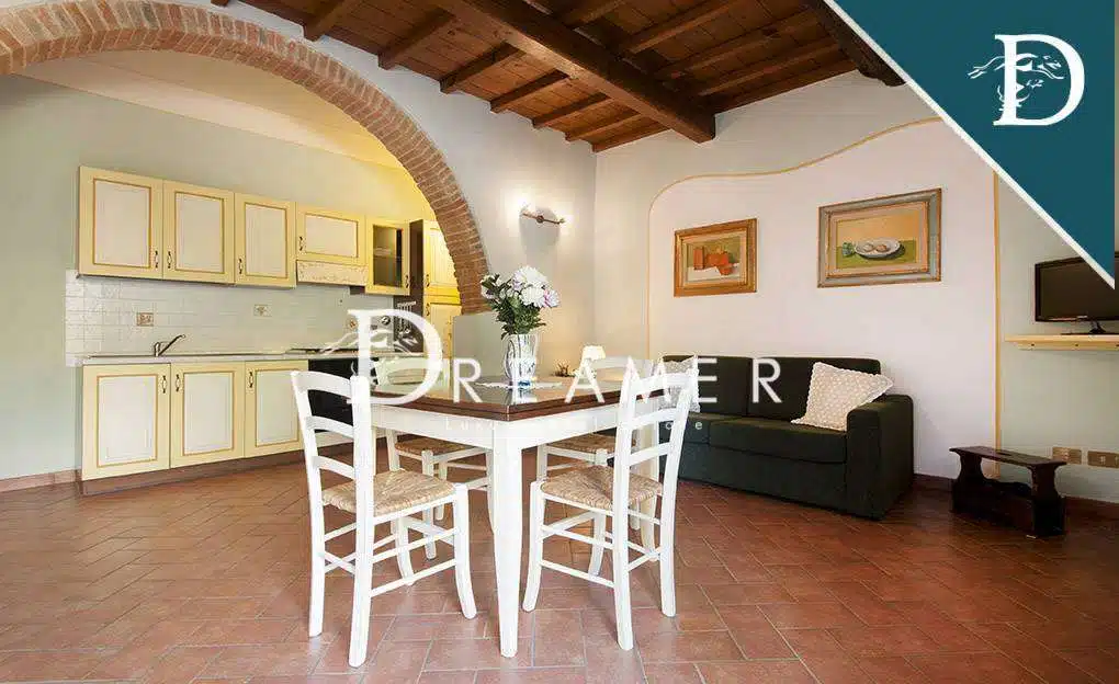 Wonderful Villa with Pool and Vineyard in the Chianti Hills-9_266267