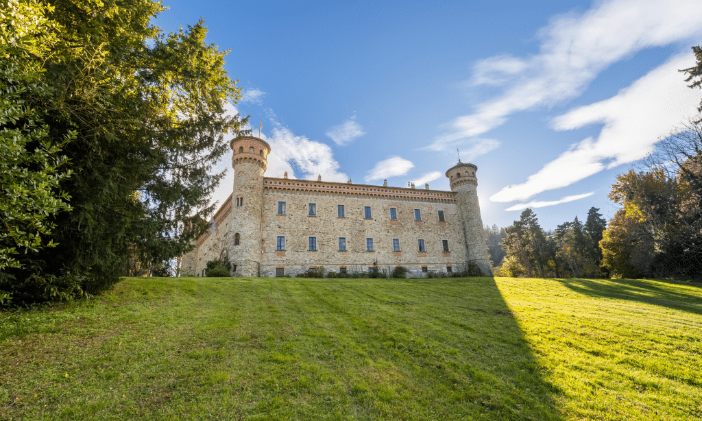 Historic Luxury Castle Near Milan: An Iconic Investment Opportunity