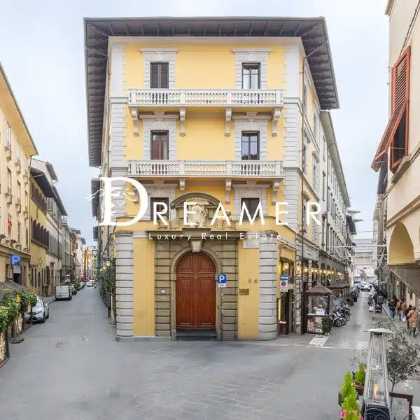 Apartment with Terrace in the Center of Florence-1_417521