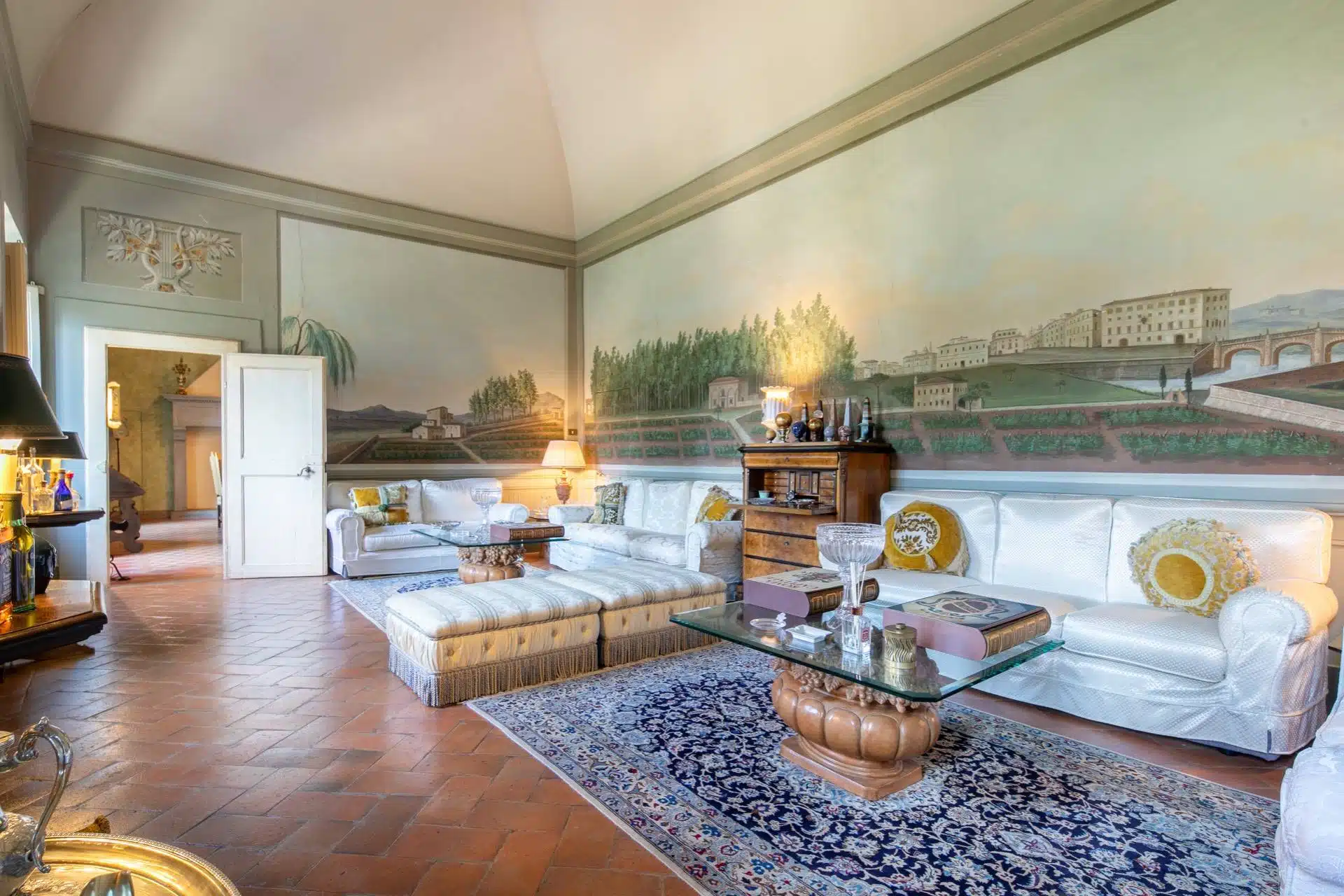 Historical Villa on the hills of Florence-1_320273