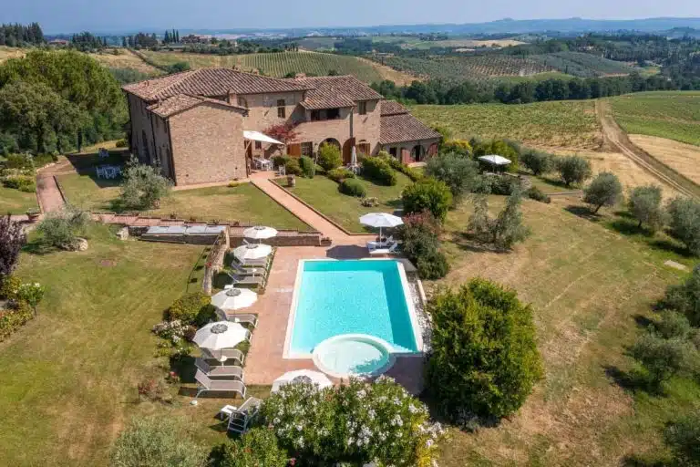 Farm with Vineyard and Pool in San Gimignano, Siena-40_267671