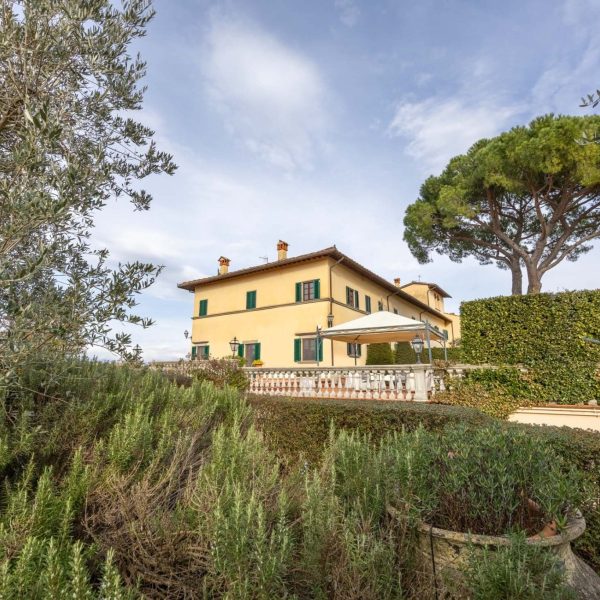Portion of a Villa with Pool in the Hills of Florence-0_429718