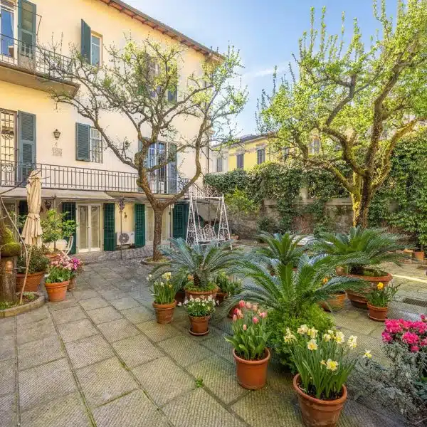 Building with Garden in Florence-0_431493