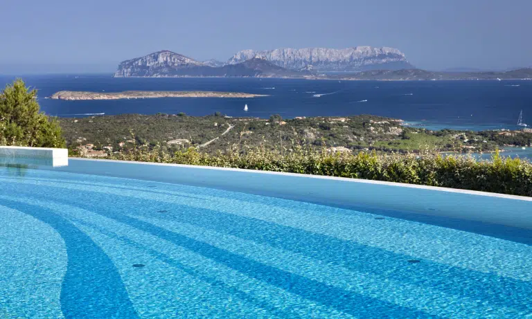 waterfront trend: luxury living on water