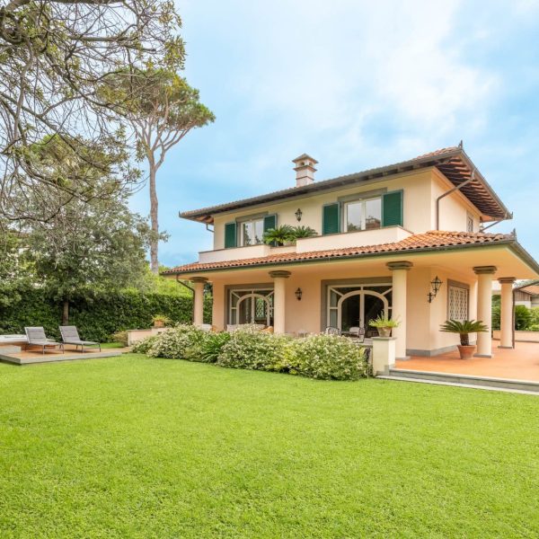 Villa with Jacuzzi in Forte dei Marmi-60_376950