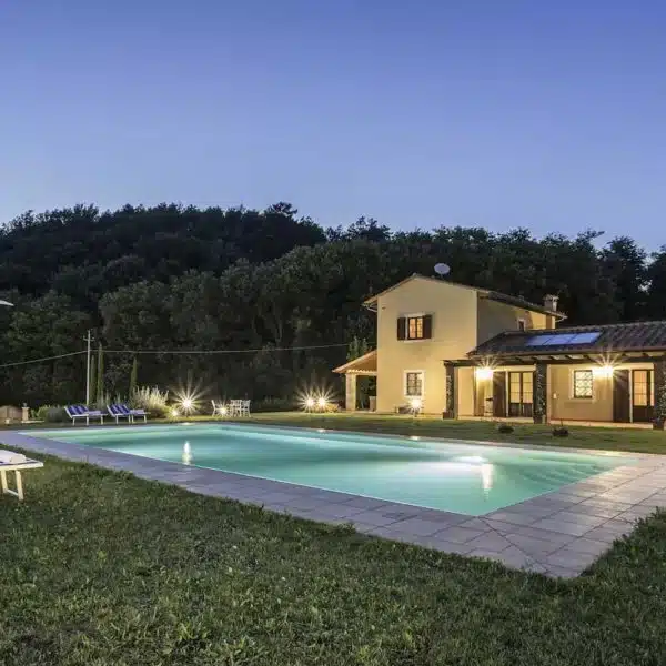 Villa with Pool in Lucca-0_437866