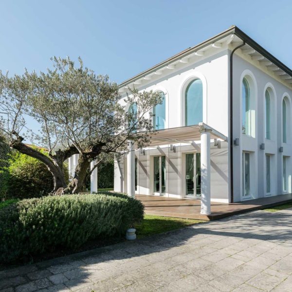 Exclusive Villa with Pool and Spa in Forte dei Marmi-0_193518