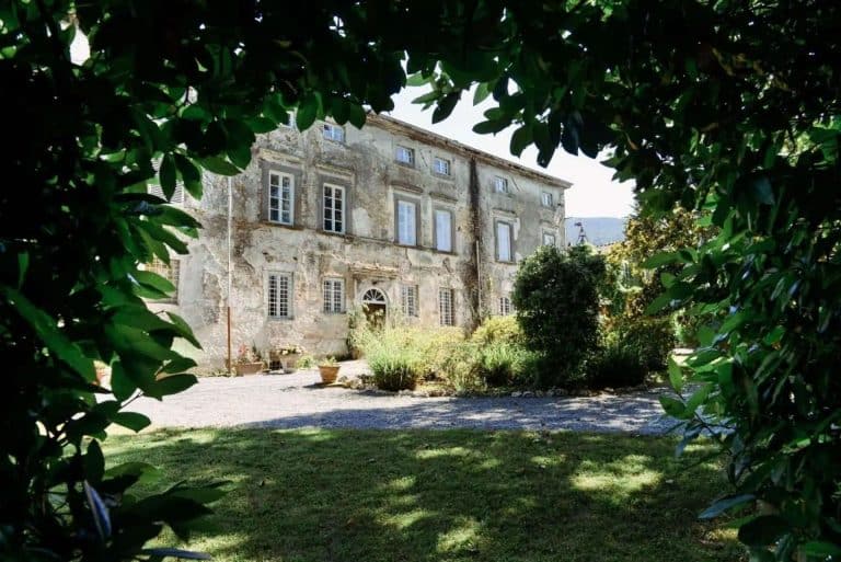 439964-_prod_persistent_f3ae9bf9-7d34-4f1f-985f-f602e6686a9d_Villa-with-pool-Lucca-8444