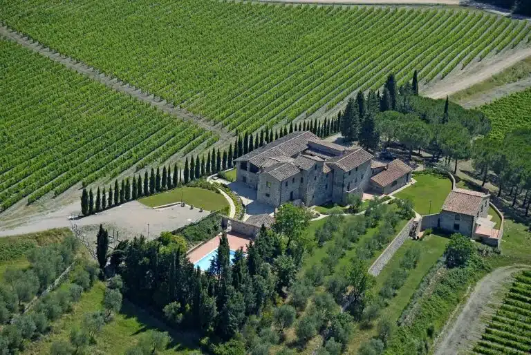 Luxury Farmhouse with a Pool in the Heart of Chianti-0_270332