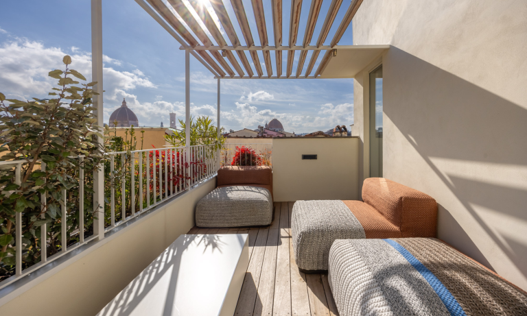 Penthouse for Sale in Florence: Design, Jacuzzi, and Duomo View