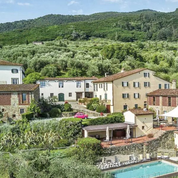Villa with 16 hectares of land in Lucca-0_449103