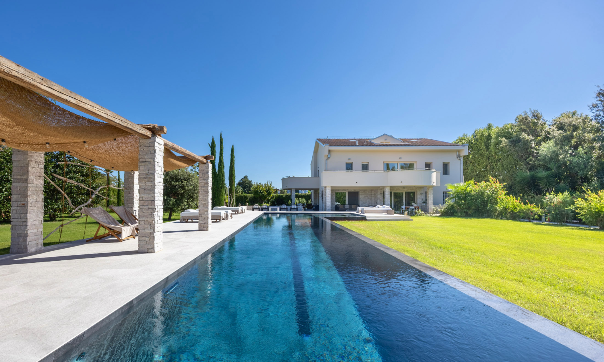 Villa with Large Garden in Forte dei Marmi