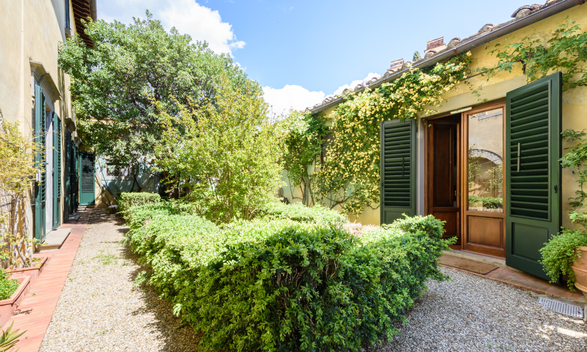 types of luxury garden: luxury villas with secret garden italy