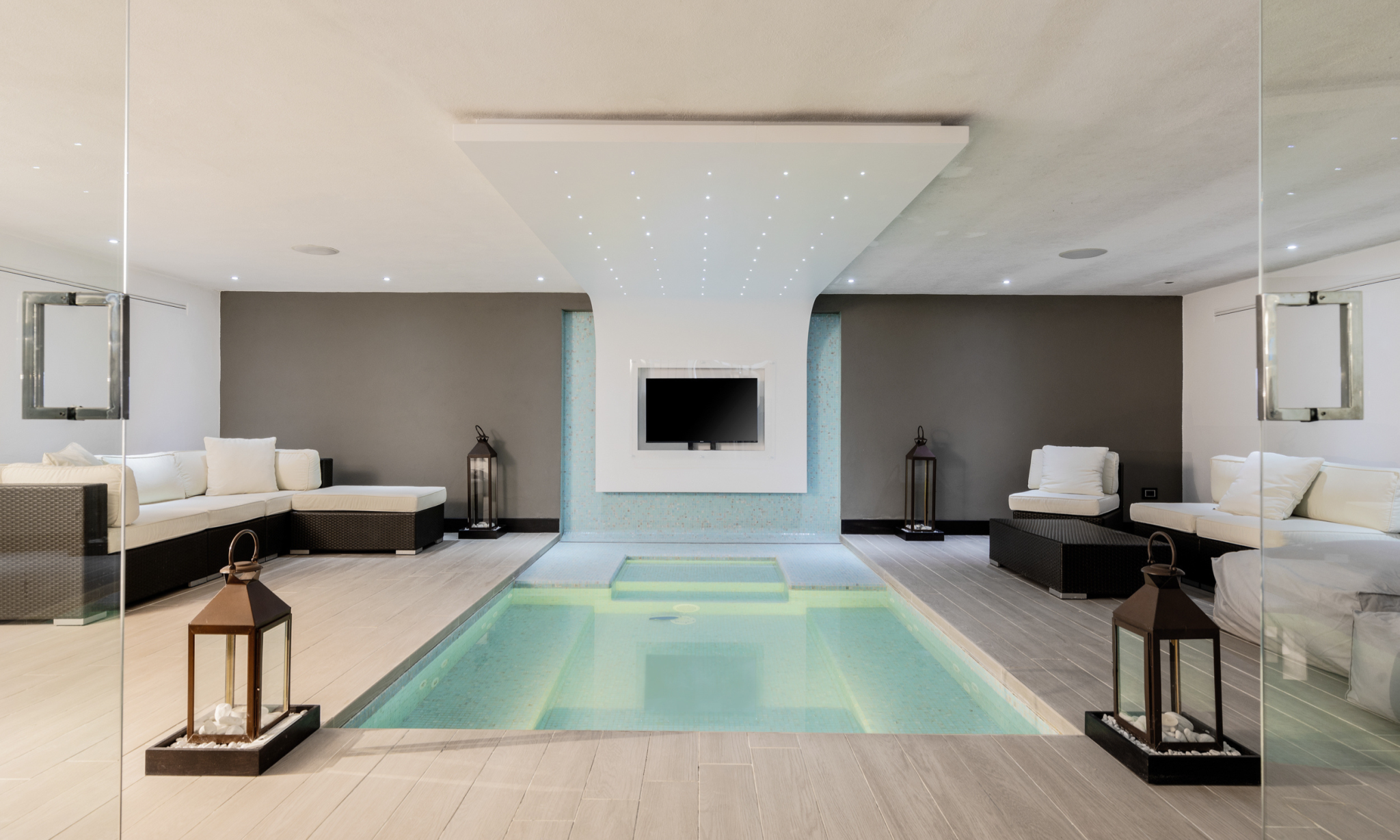 villa with cinema room 