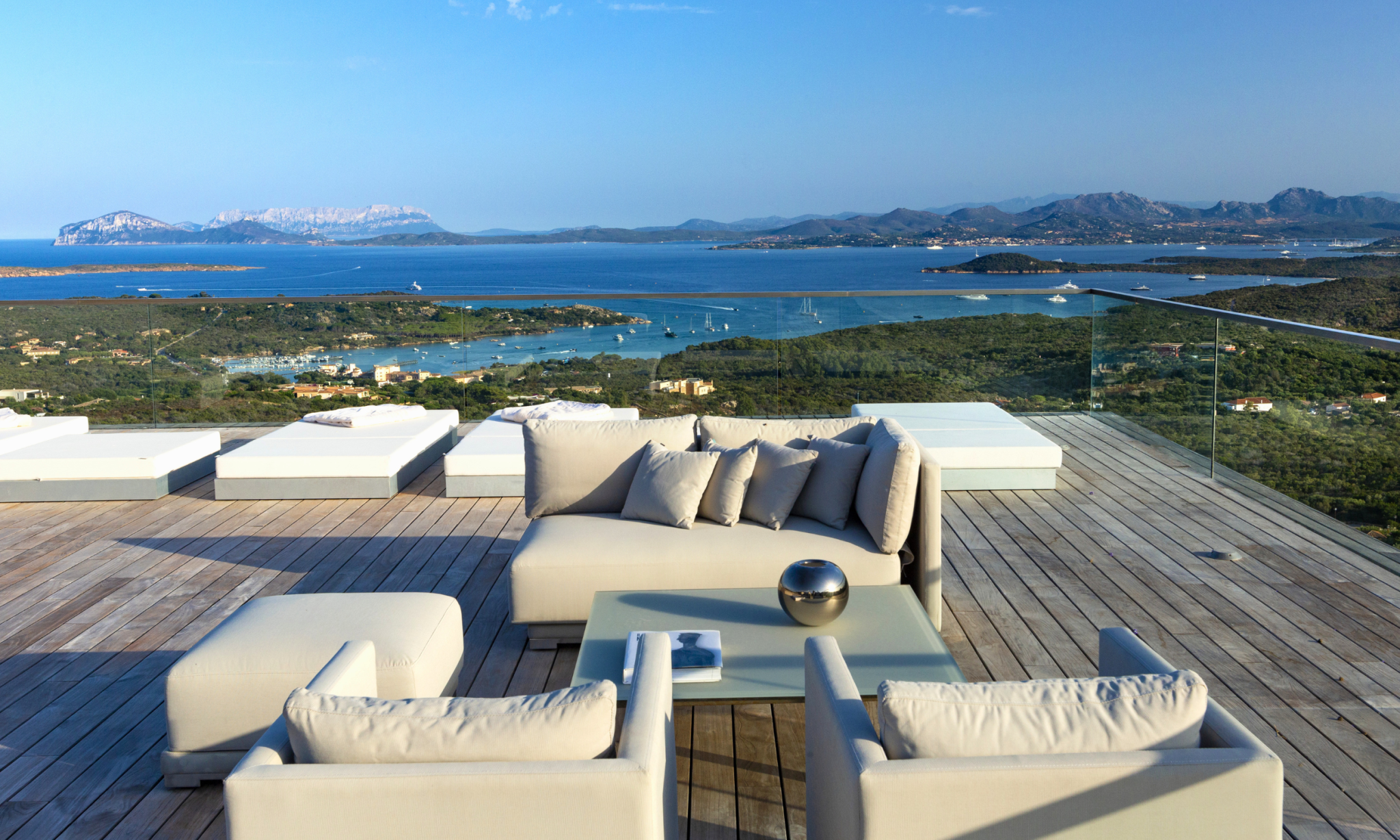 homes with entertainment spaces