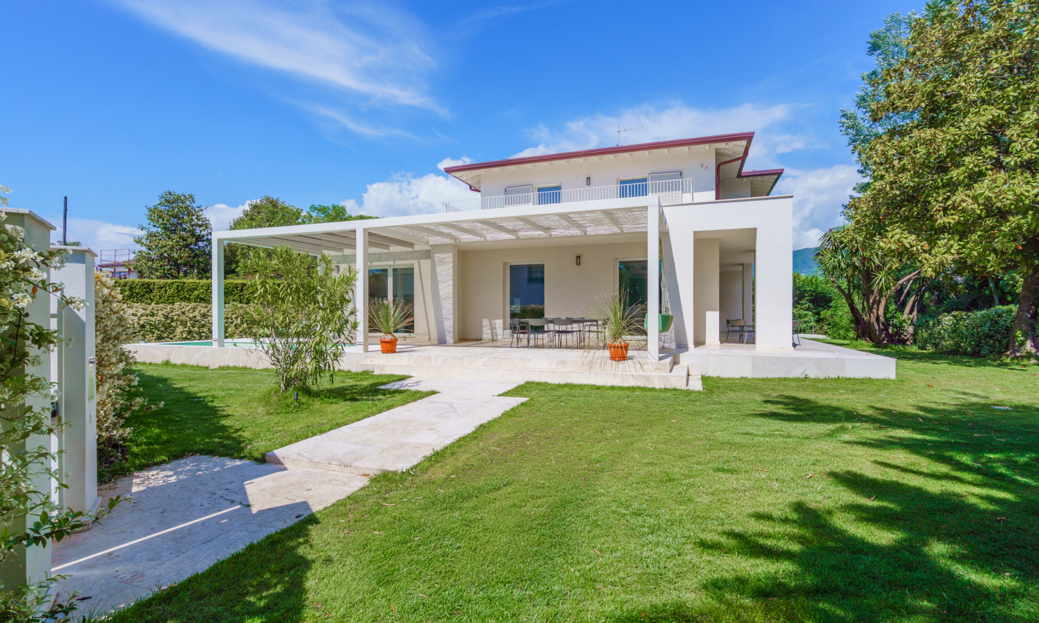 Villa Moderna con Piscina a Forte dei Marmi
