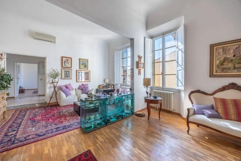 Bright Apartment in Florence Center-0_251280