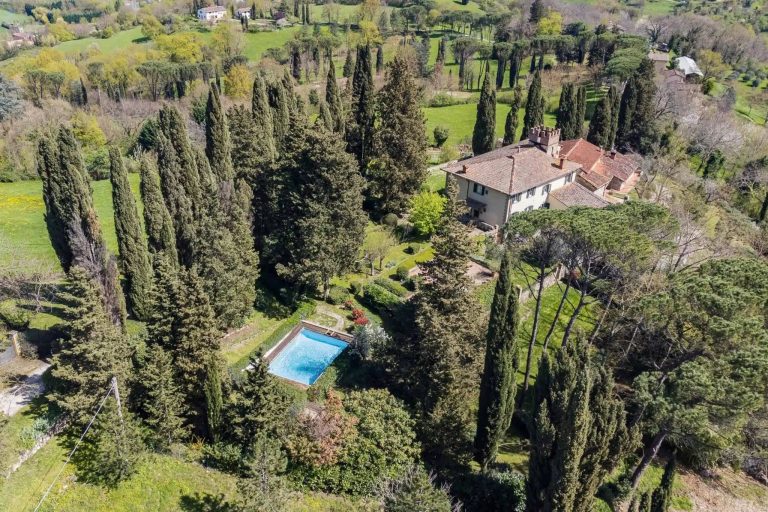 Elegant Villa with Pool in the Hills of Florence-0_261347