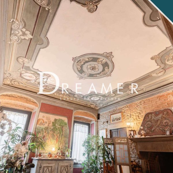 Splendid Frescoed Apartment in the Historic Center of Florence-1_266228