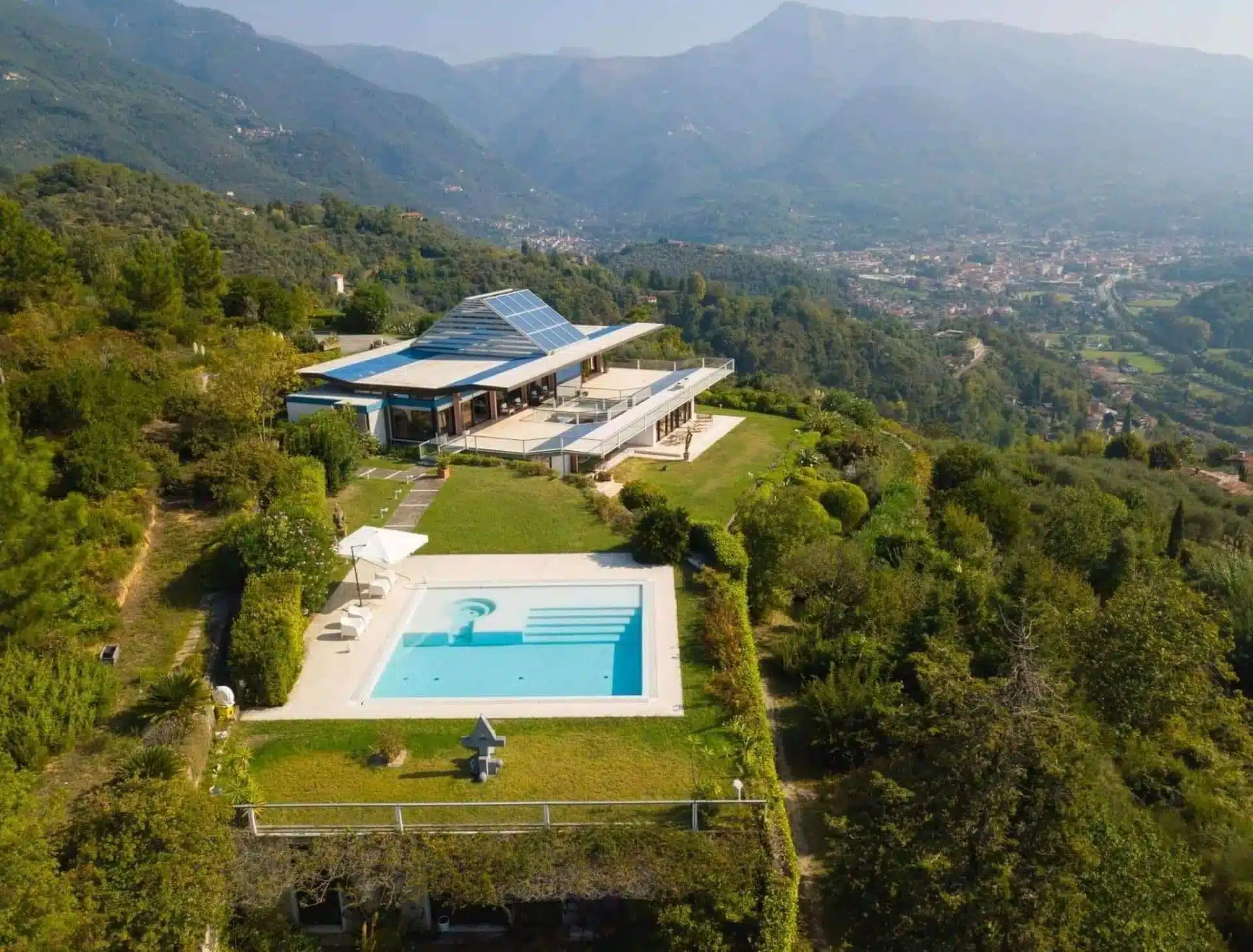467847-_prod_persistent_3b36bc8a-0b72-49c9-a26a-235aefb4e2cd_Villa-With-Pool-For-Sale-Camaiore-6697