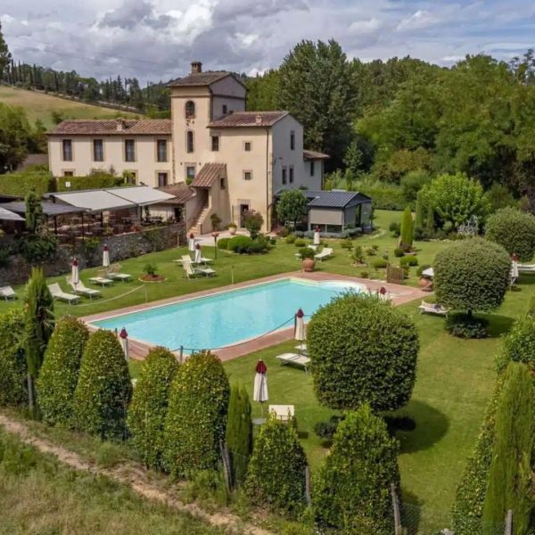 Magnificent Villa with a Pool in San Gimignano, Siena-0_268400