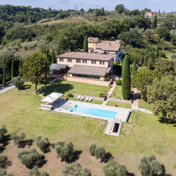 Elegant Villa with a Pool and Unique View of Siena-0_268775