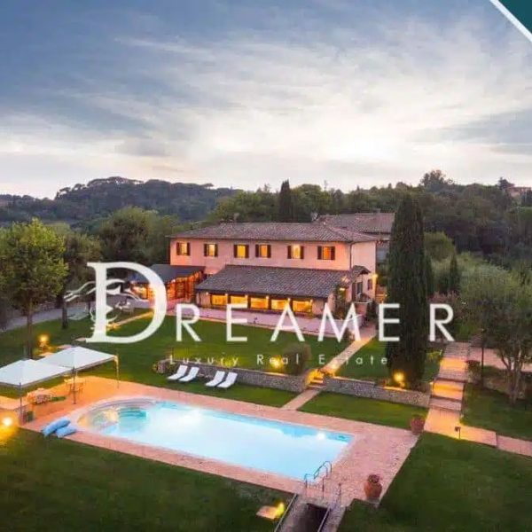 Elegant Villa with a Pool and Unique View of Siena-1_268777