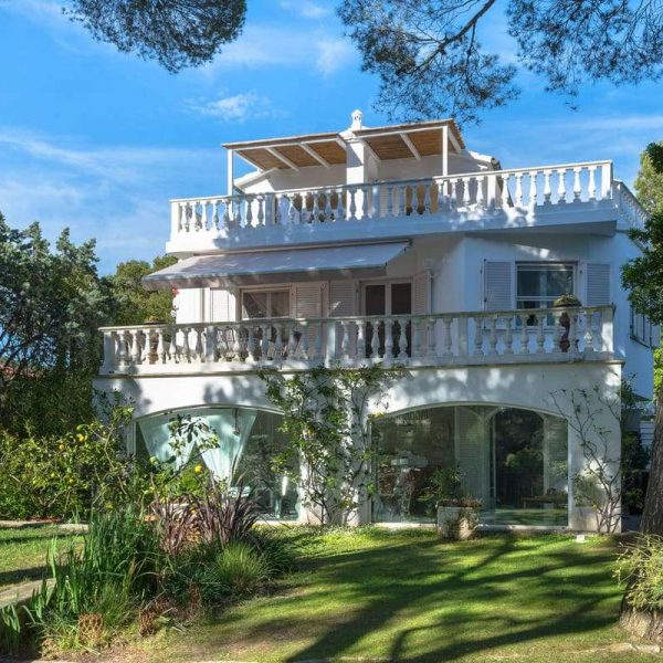 Luxury Villa with a Pool in Castiglioncello-0_270140