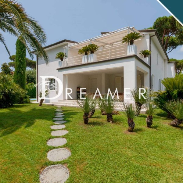 Elegant Villa with a Pool in Forte dei Marmi-1_270250