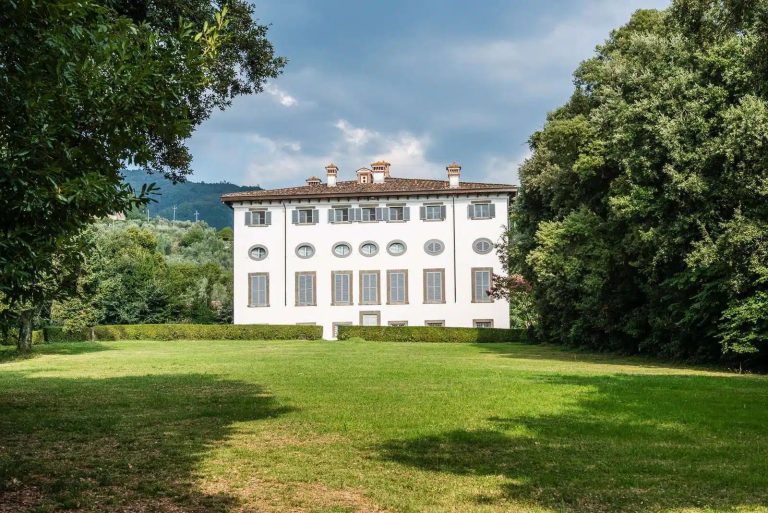 Luxurious Apartment in Historic Villa with a Pool on the Hills of Lucca-0_274191