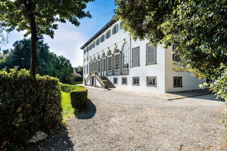 Luxury Apartment in Historic Villa with a Pool on the Hills of Lucca-0_274248